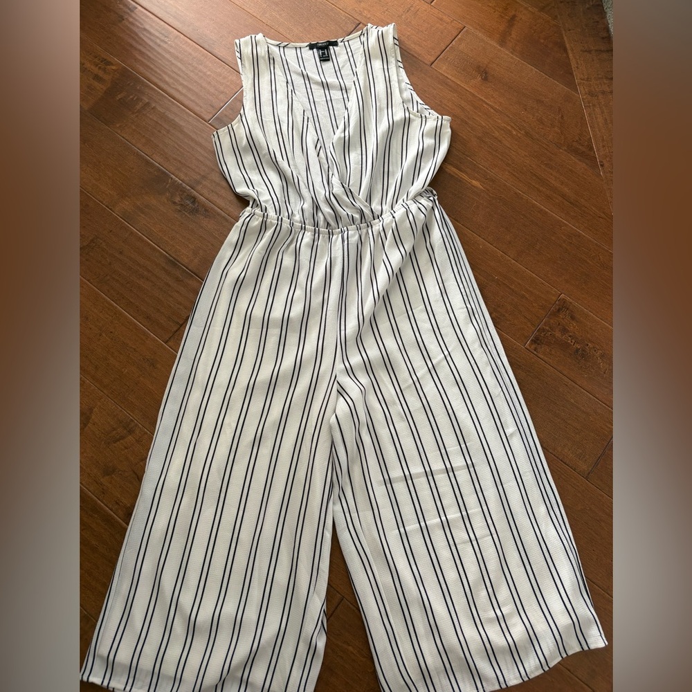 Black/white striped jumper/pantsuit